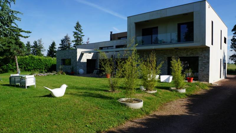 construire sa maison contemporaine cubique beaujolais  