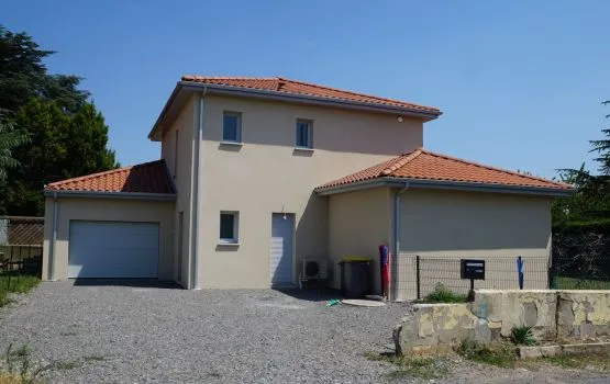 MAISON ETAGE TRADITIONNELLE-ROANNE
